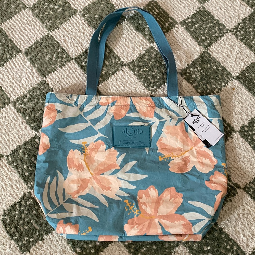 Aloha collection Reversible Tote Adrift  NWT